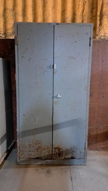 OvertOom Metalen Kast - Industrieel beschikbaar voor biedingen