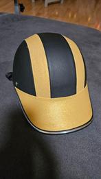 Helm in pet vorm, Fietsen en Brommers, Brommerhelmen, Ophalen, Gebruikt, Medium