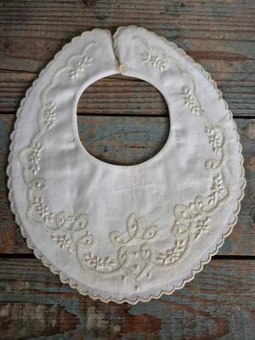 Oud vintage baby slabbertje beschikbaar voor biedingen