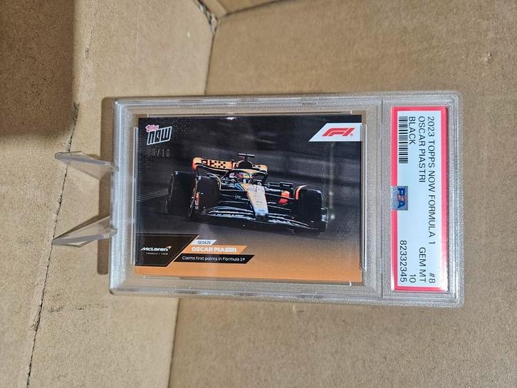Oscar piastri rookie black 9/10 topps now f1 2023 psa10 #8, Verzamelen, Automerken, Motoren en Formule 1, Nieuw, Formule 1, Ophalen of Verzenden