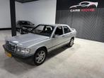 Mercedes-Benz 190-serie 2.0 E automaat oldtimer carplay, Auto's, Mercedes-Benz, Gebruikt, 4 cilinders, 190-Serie, Sedan