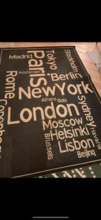 Modern vloerkleed met stedenpatroon, 100 tot 150 cm, Zwart, Ophalen of Verzenden, Zo goed als nieuw