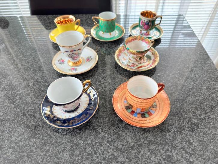7 Antieke kleine theekopjes met bijpassende schotels, Antiek en Kunst, Antiek | Servies compleet, Ophalen