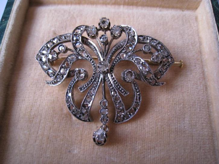 GOUD - GOUDEN BROCHE 18 KRT  m.  67 ROOS DIAMANTEN IN ZILVER, Sieraden, Tassen en Uiterlijk, Broches, Gebruikt, Goud, Goud, 4 tot 7 cm