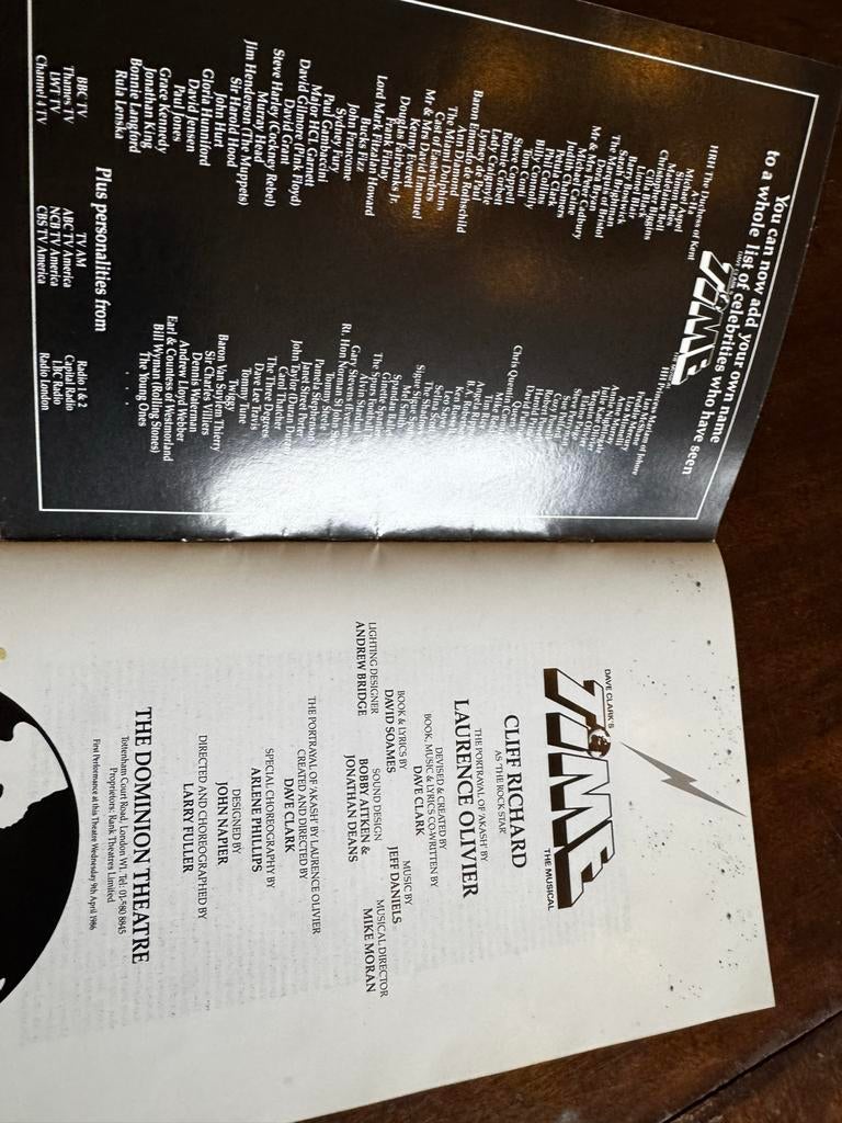 Musical boekje Time met Cliff Richard, Boeken, Ophalen of Verzenden, Gelezen, Ballet of Musical