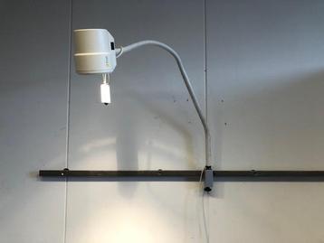Derung medisch lampje met railbevestiging en schakelaar beschikbaar voor biedingen