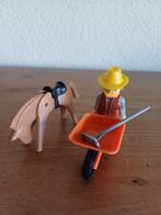 Playmobil paard, verzorger, kruiwagen en hark, Ophalen of Verzenden, Gebruikt, Los playmobil
