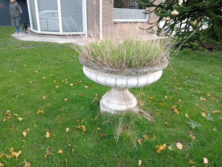 bloembak, Tuin en Terras, Bloembakken en Plantenbakken, Gebruikt, Steen, Binnen, Balkon, Tuin, 60 cm of meer, Rond, Ophalen