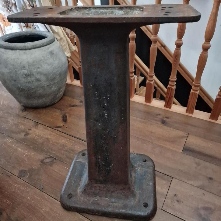 Prachtige tafelpoot, Huis en Inrichting, Tafelonderdelen, Zo goed als nieuw, 50 tot 100 cm, 50 tot 100 cm, Rond, Metaal, Ophalen of Verzenden