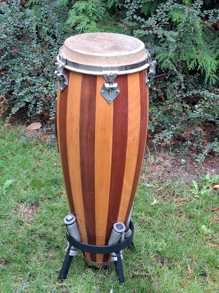 Conga met standaard, goede klank. I.g.st., Muziek en Instrumenten, Percussie, Gebruikt, Trommel, Ophalen
