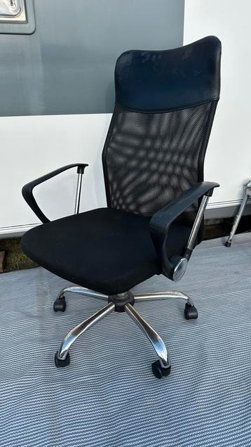 Desk - office chair beschikbaar voor biedingen