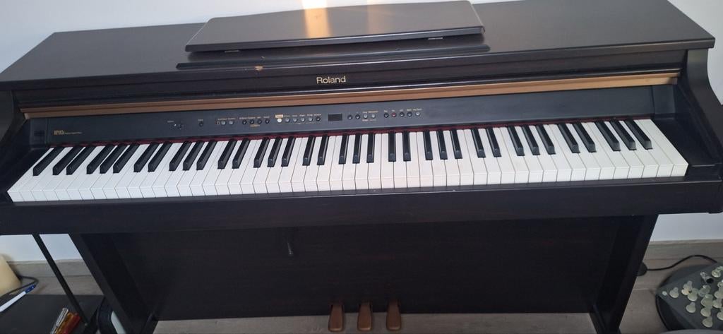 Mooie piano elec kleine beschadiging zie fotow, Muziek en Instrumenten, Piano's, Ophalen, Gebruikt, Zwart