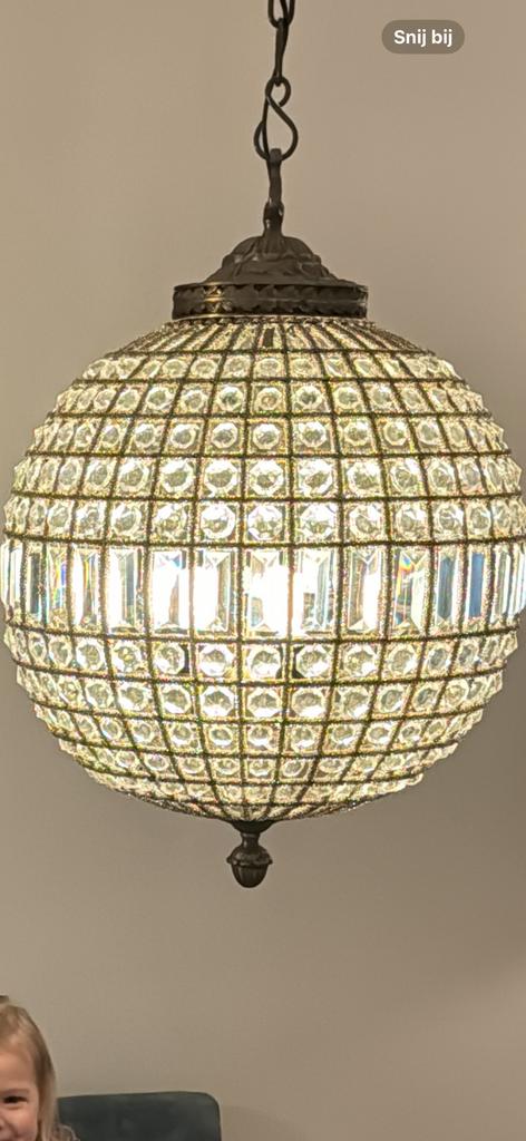 2 luxe bol hanglampen met koper beslag in nieuwstraat, Ophalen, Overige materialen, 50 tot 75 cm, Zo goed als nieuw