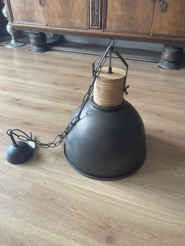 Lindby hanglamp met houten detail, Huis en Inrichting, Lampen | Hanglampen, Ophalen, Nieuw, Metaal, Minder dan 50 cm