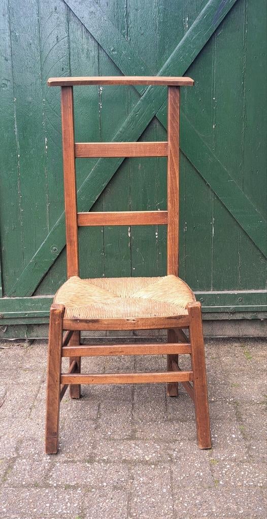 Antiek houten stoeltje met rieten zitting, Antiek en Kunst, Antiek | Meubels | Stoelen en Banken, Ophalen