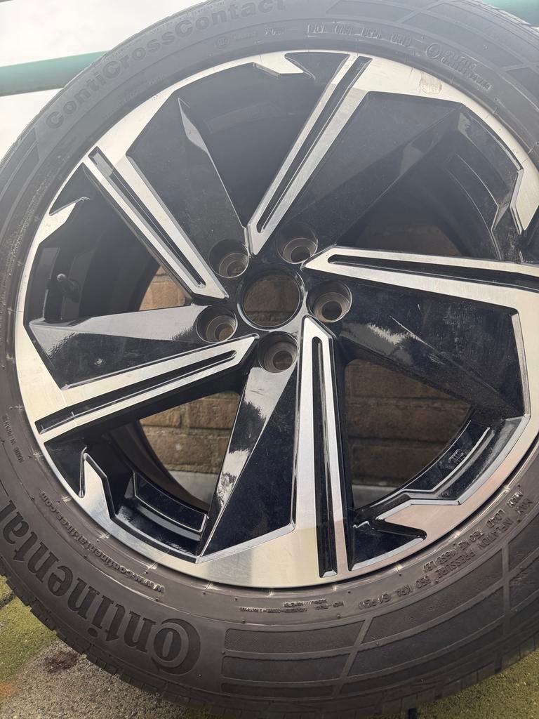 Mitsubishi autowiel met Continental band, Ophalen of Verzenden, Gebruikt