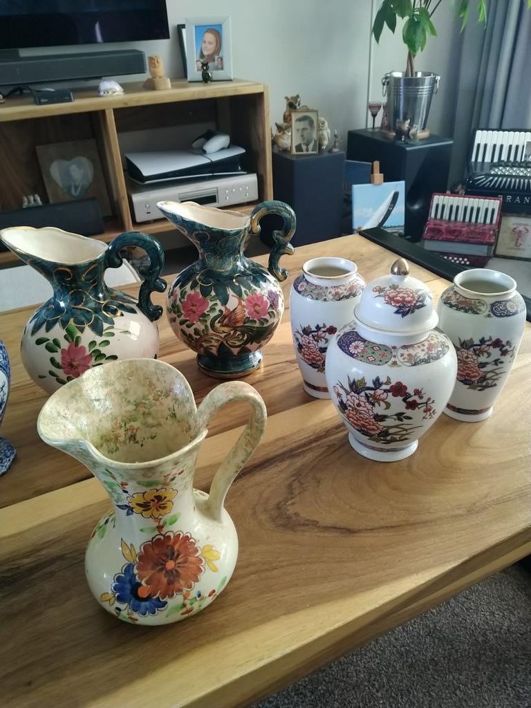 Kast stellen en kruiken, Flora Gouda hangpotten, Antiek en Kunst, Ophalen