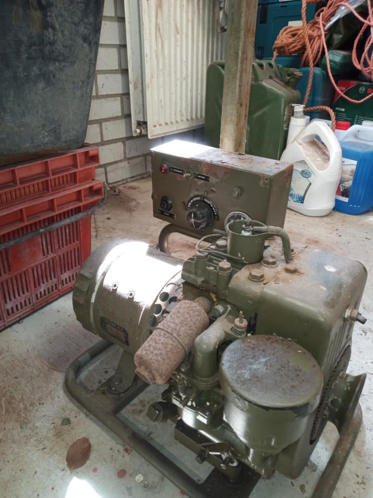 2 x oldtimer Dynaf aggregaten (ex krijgsmacht), Ophalen, Gebruikt, Minder dan 5 kVA, Benzine