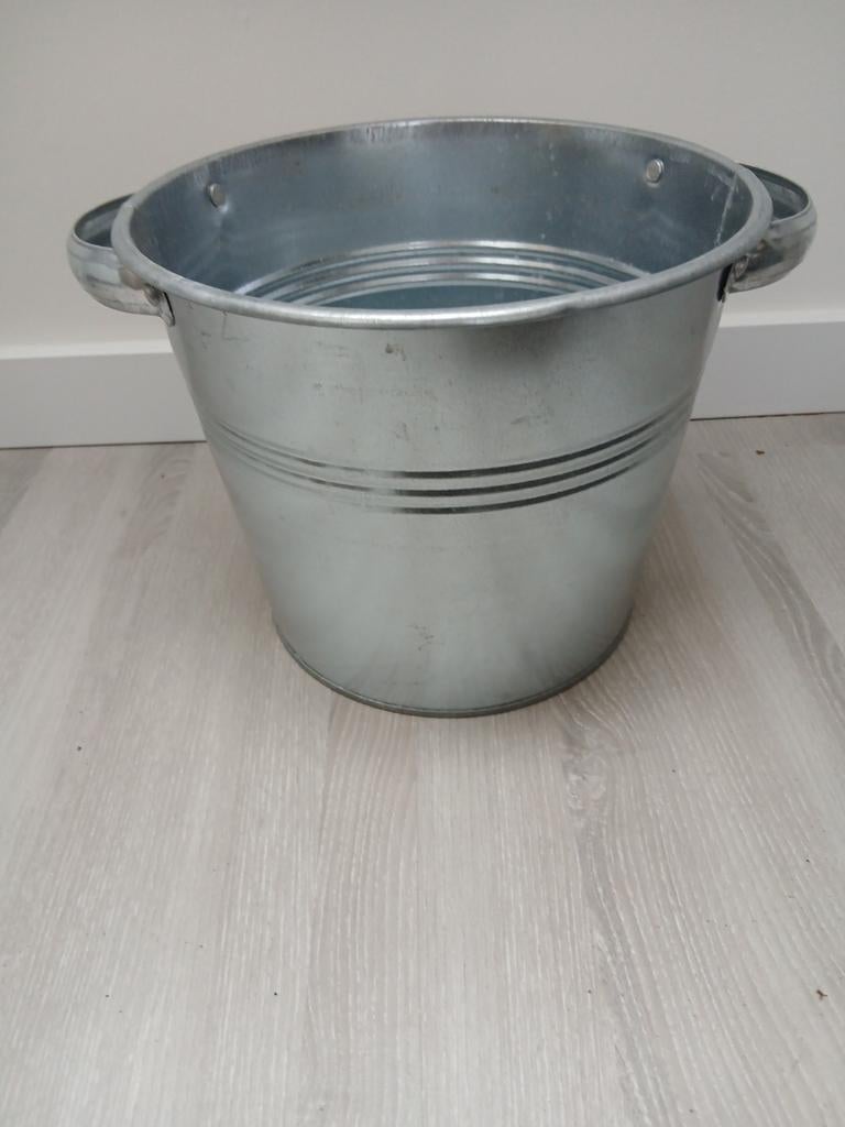 Zinken planten emmer / bloempot met handgrepen, Huis en Inrichting, Emmers, Ophalen of Verzenden, Gebruikt, Zink, Met handgreep