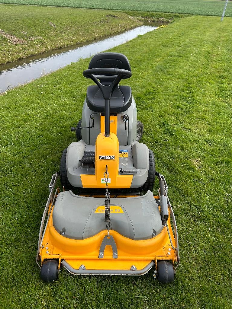 Stiga Villa Ready HST + 85 Combi maaidek, Tuin en Terras, Zitmaaiers, Gebruikt, Minder dan 90 cm, Elektrische starter, Mulchfunctie