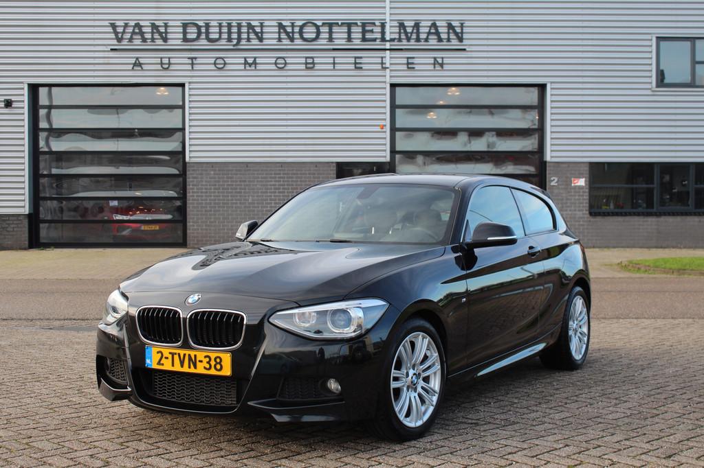 BMW 1-serie 116i Executive M Sport / Xenon / Trekhaak / N.A., Auto's, BMW, Gebruikt, 4 cilinders, Zwart, Origineel Nederlands