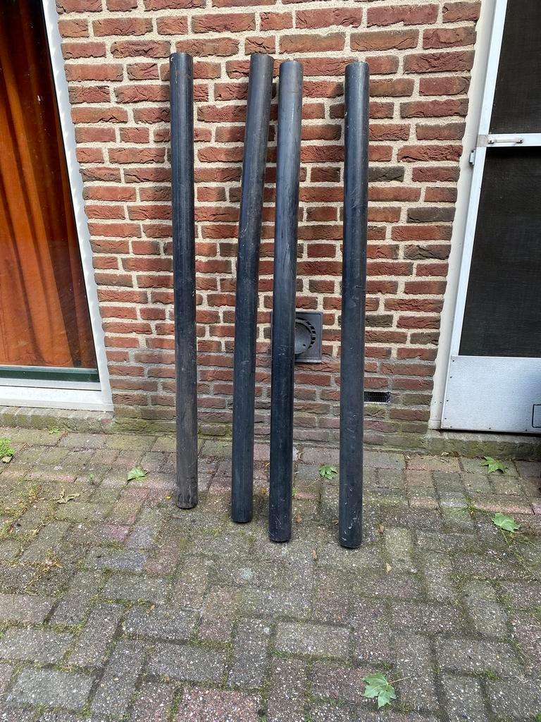 Aangeboden, Rubberen afzet palen, Tuin en Terras, Ophalen, Zo goed als nieuw, Minder dan 180 cm, Palen