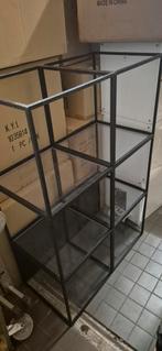 Open zwarte kubuskast, Ophalen