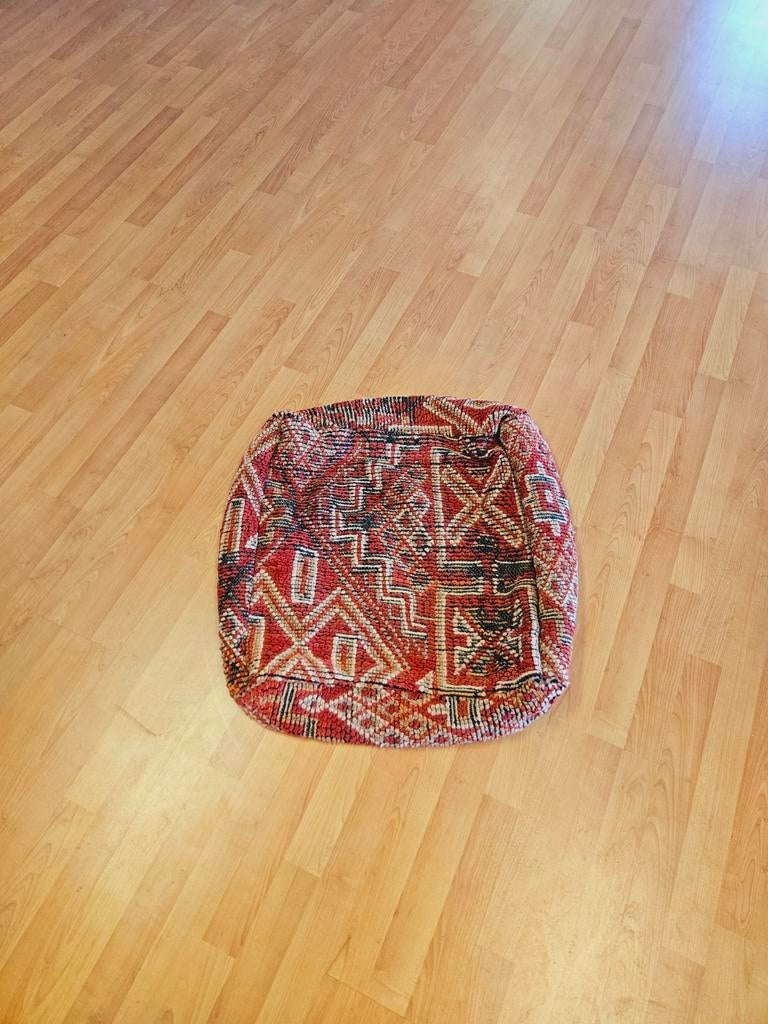 Marokkaanse Berber poef. Mooie dikke wol! Weg = Weg, Huis en Inrichting, Banken | Voetenbanken en Poefen, Overige materialen, Ophalen of Verzenden