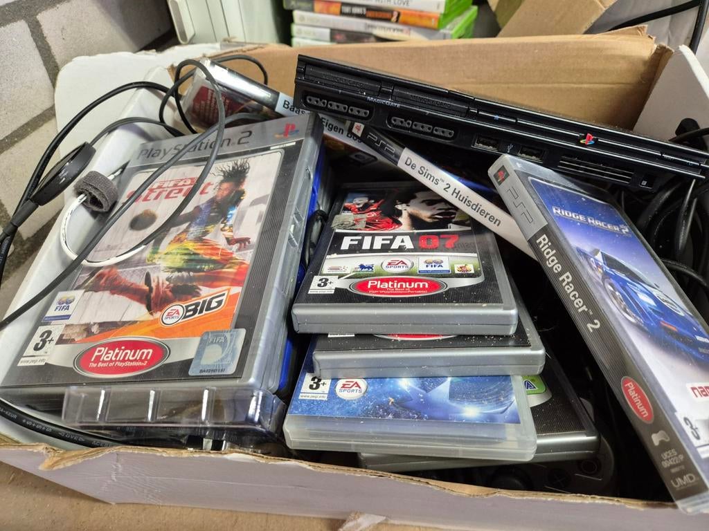 Grote partij Xbox One, Xbox 360, PS2 Slim + spellen, 1 speler, Ophalen of Verzenden, Vanaf 7 jaar, Online