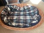 mooie rieten hondenmand, Ophalen, Zo goed als nieuw