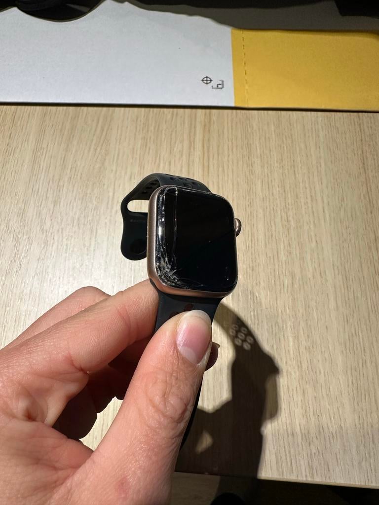 Apple Watch SE 40mm rosé goud (kapot scherm), Gebruikt, IOS, Ophalen of Verzenden, Hoogte
