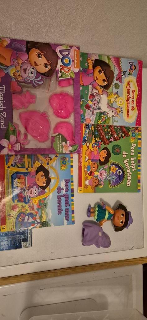 Dora de Explorer Speelset: Zand, Boekjes & Poppetje, Ophalen of Verzenden, Zo goed als nieuw, Jongen of Meisje