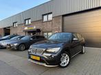 BMW X1 sDrive18d Executive | 1E EIGENAAR | 12MND GARANTIE |, Auto's, BMW, Euro 5, Zwart, Bedrijf, Diesel