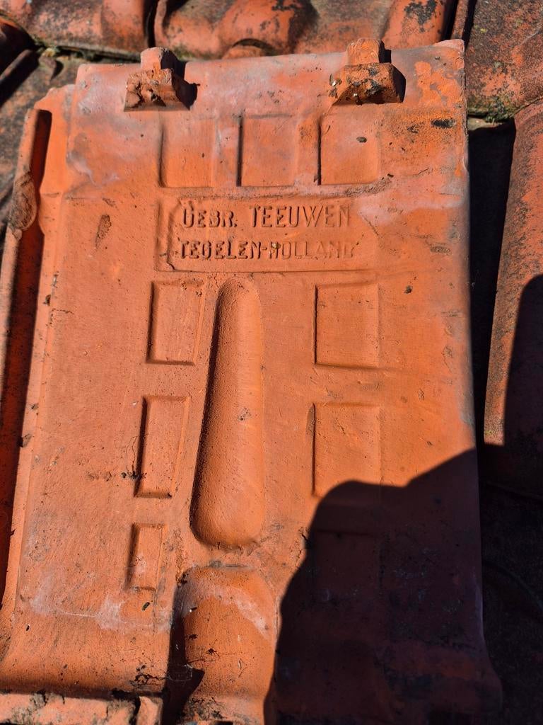 Oude dakpannen Gebr. Teeuwen Tegelen-Holland, Gebruikt, Steen of Klei, Ophalen of Verzenden, 15 m² of meer