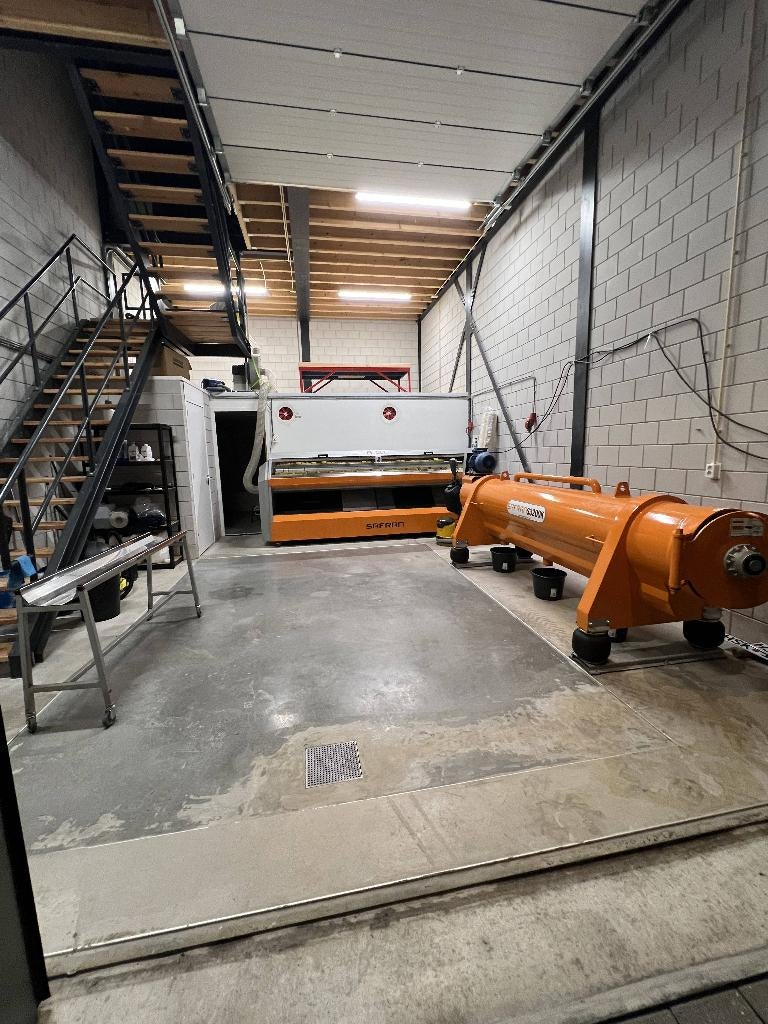 Bedrijfsunit + Tapijtreinigingsbedrijf ter overname, 120 m², Huur, Bedrijfsruimte