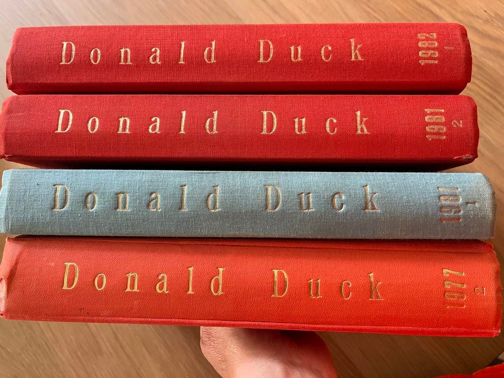 4 ingebonden boeken Donald Duck (jaargangen), Boeken, Stripboeken, Complete serie of reeks, Ophalen of Verzenden, Gelezen