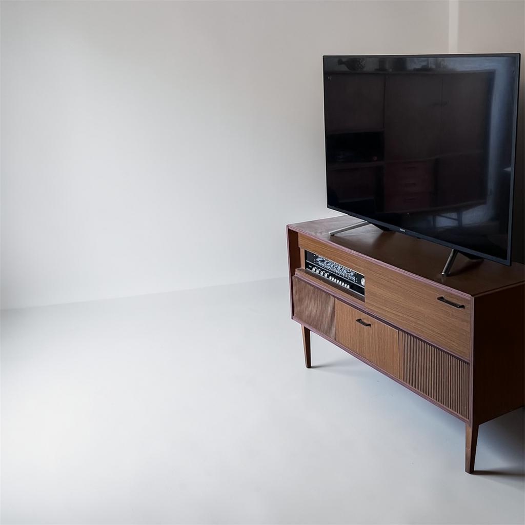 Vintage TV meubel met ingebouwde platenspeler en radio, Antiek en Kunst, Antiek | Tv's en Audio, Ophalen