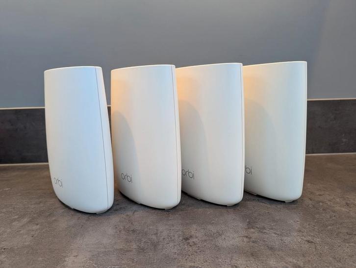 Netgear Orbi Mesh WiFi-set - 1x RBR50v2 + 3x RBS50v2, Computers en Software, WiFi-versterkers, Zo goed als nieuw, Ophalen