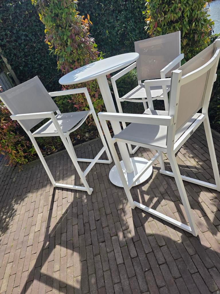 Witte tuinset met 3 stoelen en ronde tafel, Ophalen, Gebruikt, Aluminium
