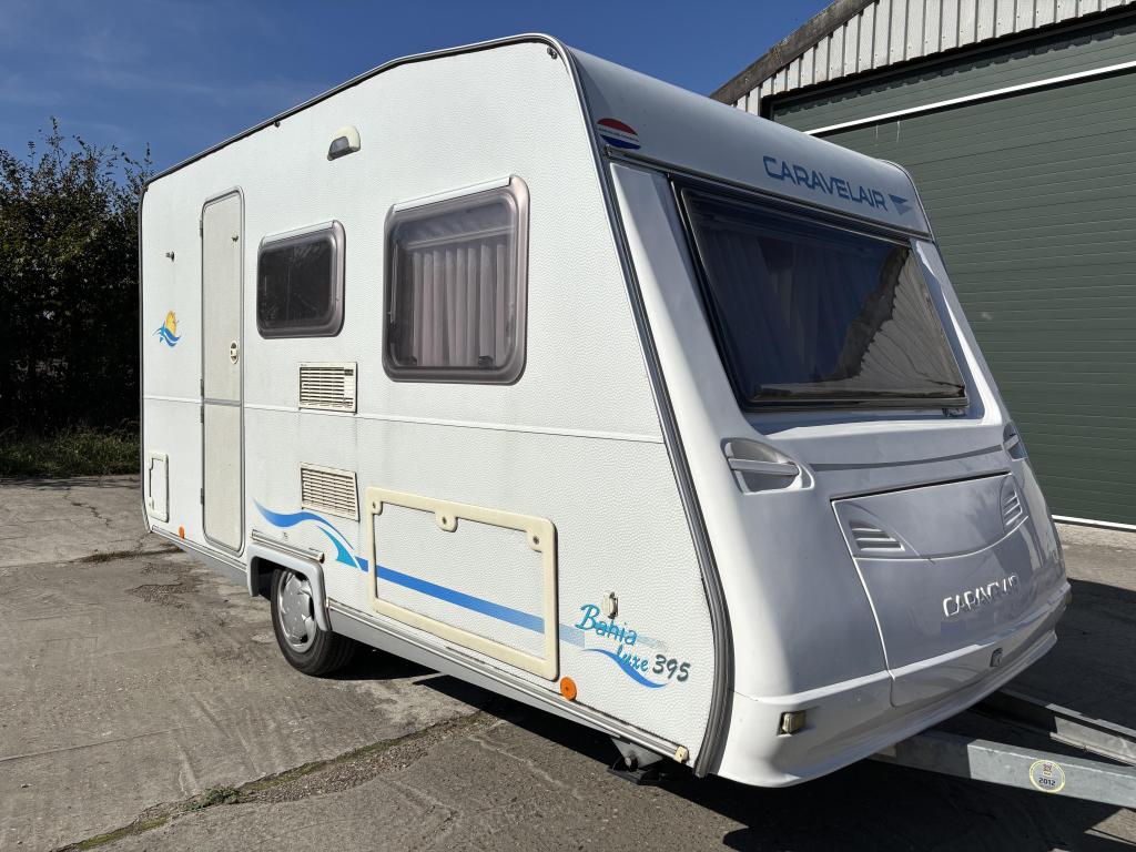 Caravelair Bahia de Luxe 395 vastbed treinzit lichtgew, Caravans en Kamperen, Caravans, Dwarsbed, Bedrijf, Treinzit, 750 - 1000 kg