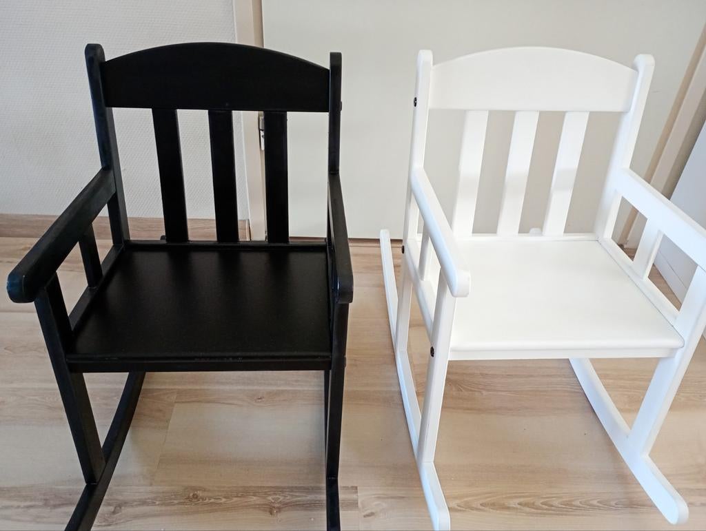 Bieden Twee opgeknapte IKEA kinder schommelstoelen, Huis en Inrichting, Stoelen, Ophalen, Twee, Zwart, Zo goed als nieuw