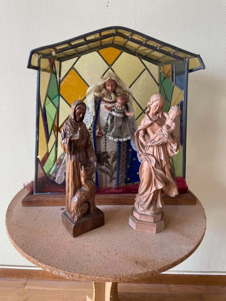 Antieke kerkelijke beelden in vitrine, Antiek en Kunst, Ophalen