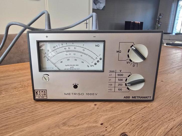Metriso 1000V megger, Doe-het-zelf en Verbouw, Meetapparatuur, Ophalen of Verzenden