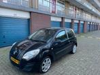 Renault Twingo 1.1 Authentique met Airco, boekjes en NAP, Auto's, Voorwielaandrijving, 31 €/maand, 4 cilinders, Zwart