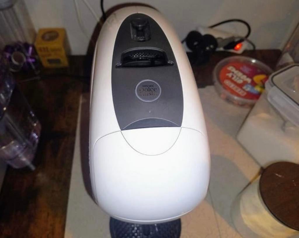 Nescafé Dolce Gusto neo, Witgoed en Apparatuur, Koffiezetapparaten, Gebruikt, Koffiemachine, Ophalen of Verzenden, Koffiepads en cups