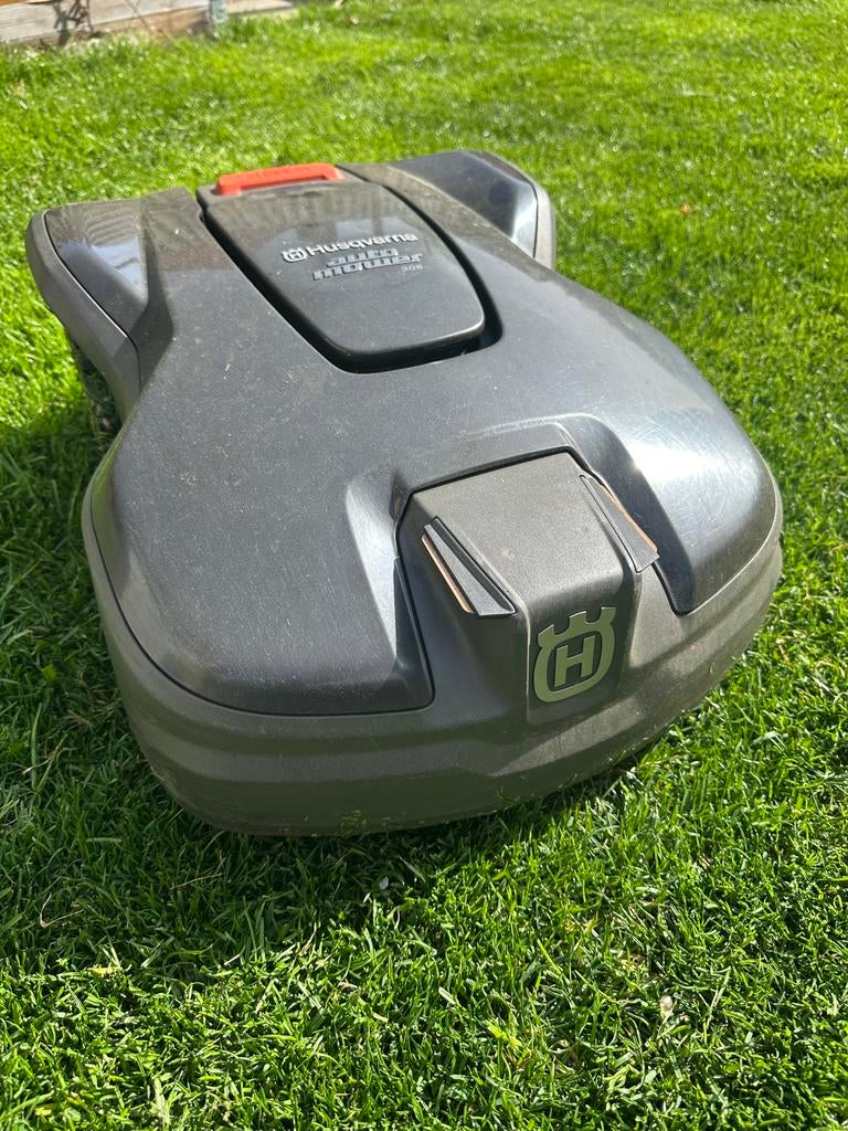 Husqvarna Automower 305 met fabrieksgarantie, Ophalen, Gebruikt, 20 tot 25 cm, Bestuurbaar via app