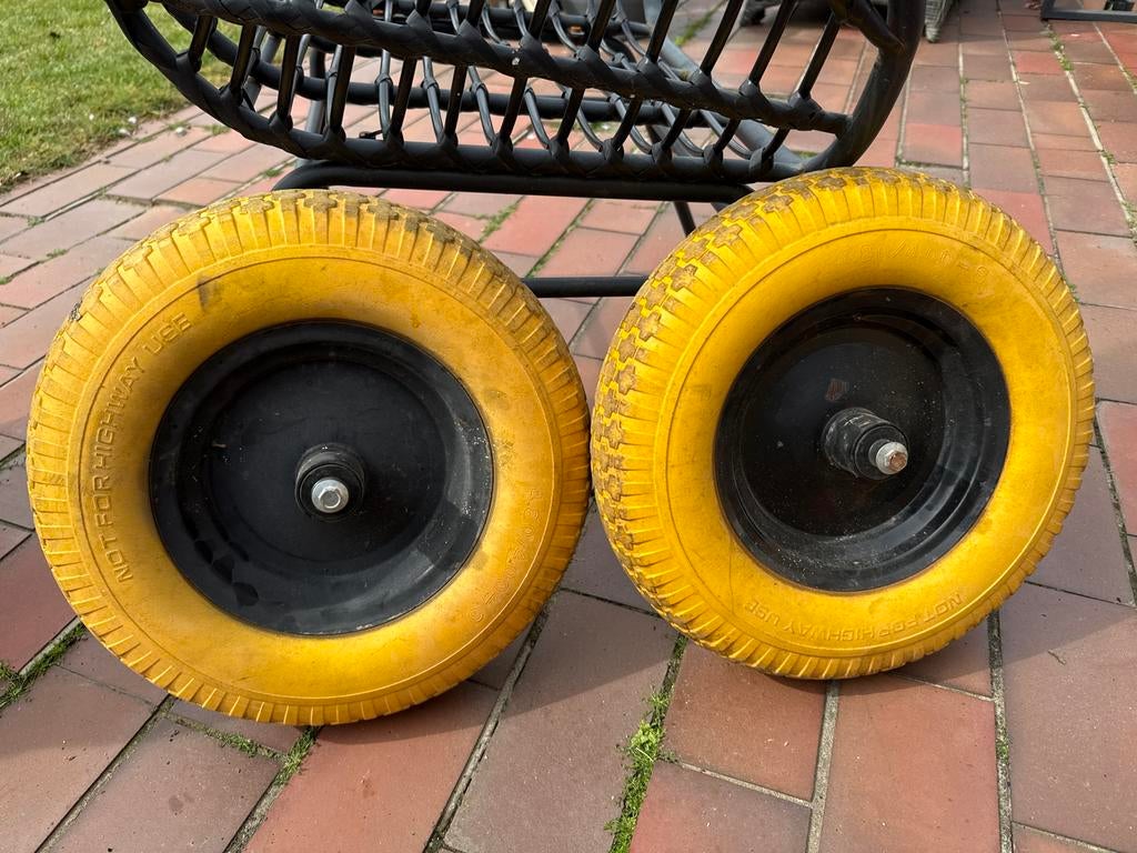 Twee gele wielen voor kruiwagen. Anti lek / nooit meer lek, Doe-het-zelf en Verbouw, Transportwagens, Ophalen, Gebruikt, Transportkar