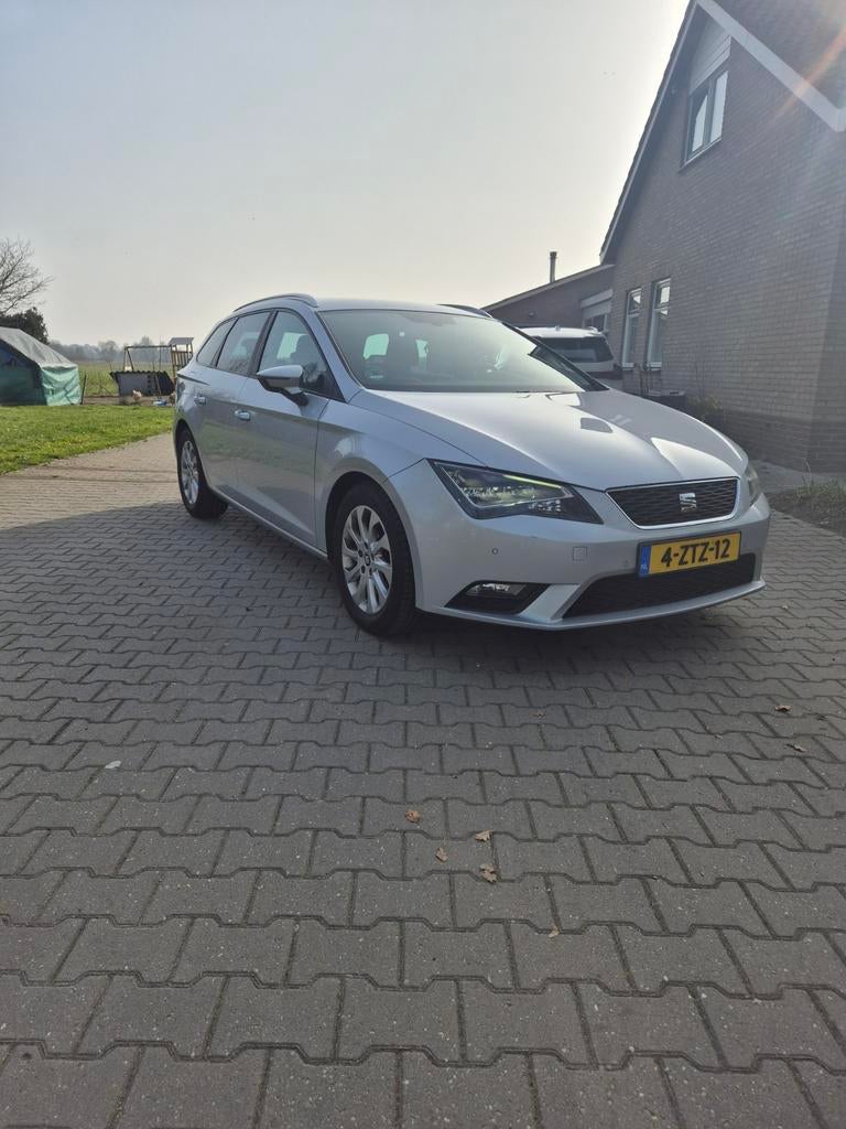 Seat Leon 1.6 TDI 110pk 2015 Grijs, Auto's, Seat, Voorwielaandrijving, Zwart, 4 cilinders, Leon