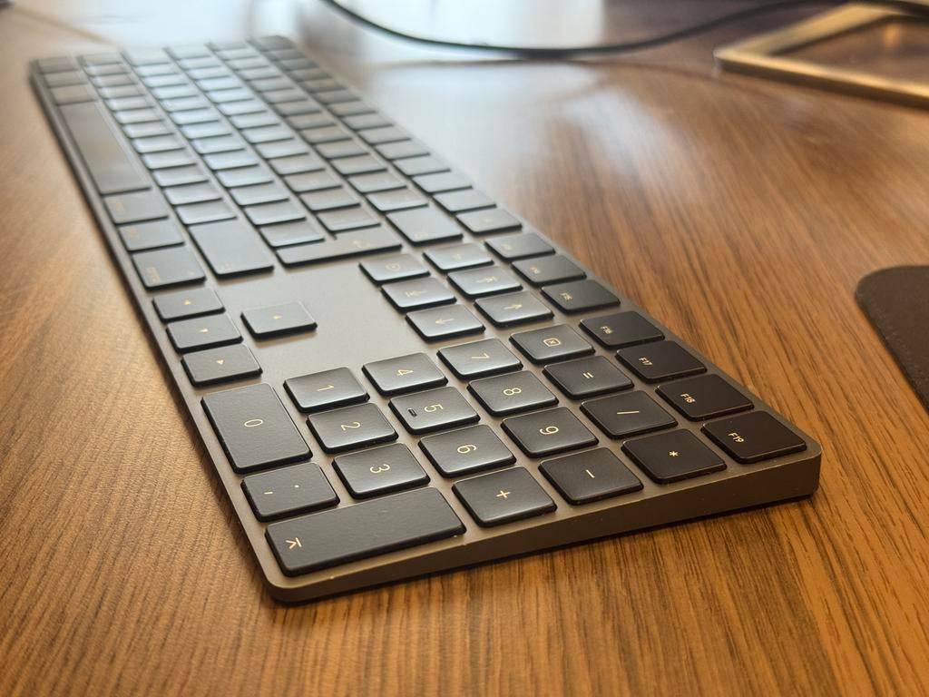 Apple Magic Keyboard met numeriek toetsenblok, Multimediatoetsen, Ophalen of Verzenden, Zo goed als nieuw, Draadloos