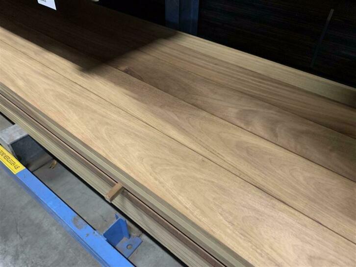 iroko geschaafde en gedroogde planken 27x180 MM
